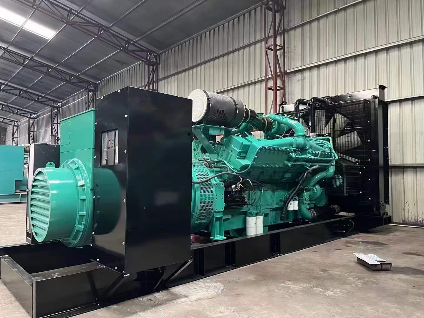 连山如何降低 800kW 柴油发电机输出电流的波动？